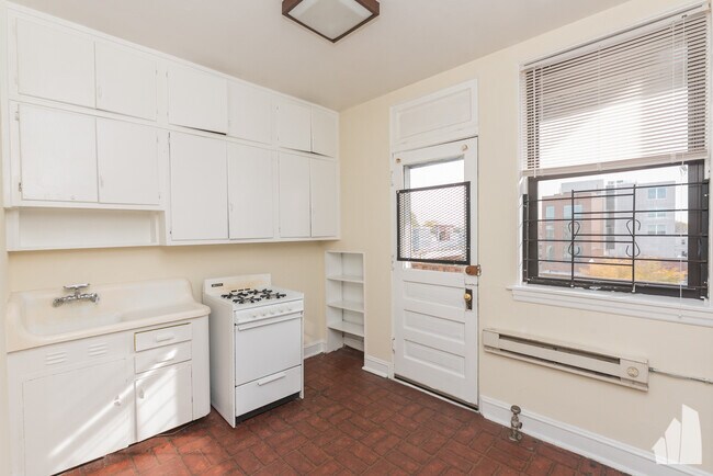 Building Photo - 4407 N Wolcott Ave