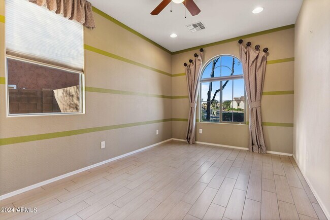 Foto del edificio - 9075 W Nicolet Ave