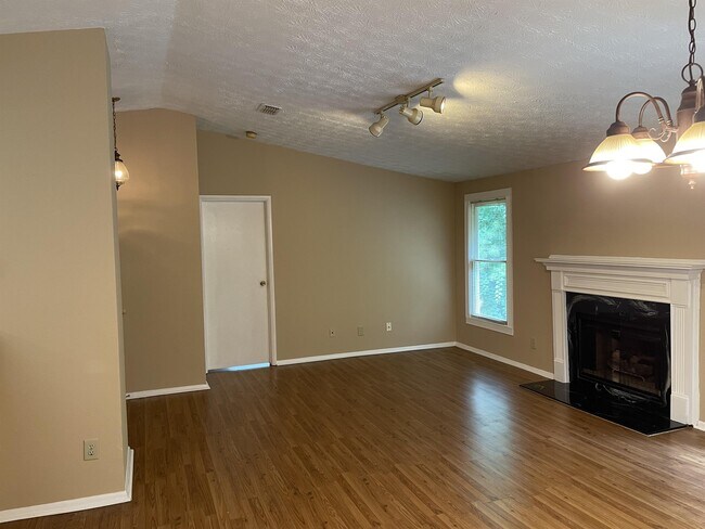 Building Photo - 6363 Wedgeview Ct