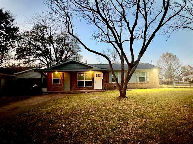 Building Photo - 1115 Casa Dr