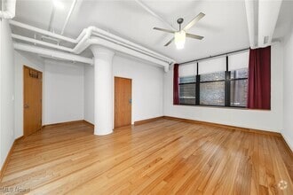 Building Photo - 2077 E 4th St