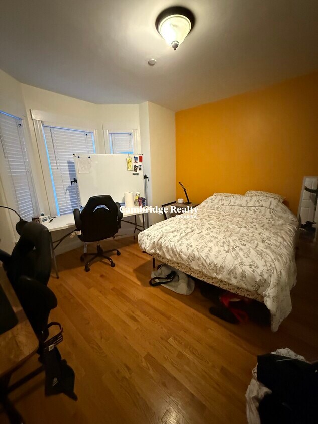 Primary Photo - 212 Green St