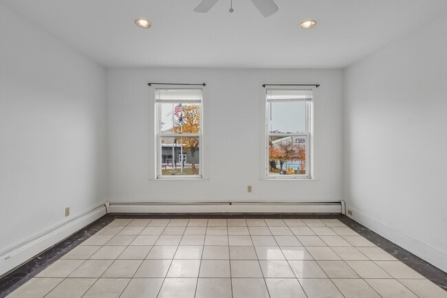 Foto del edificio - 571 Somerville Ave