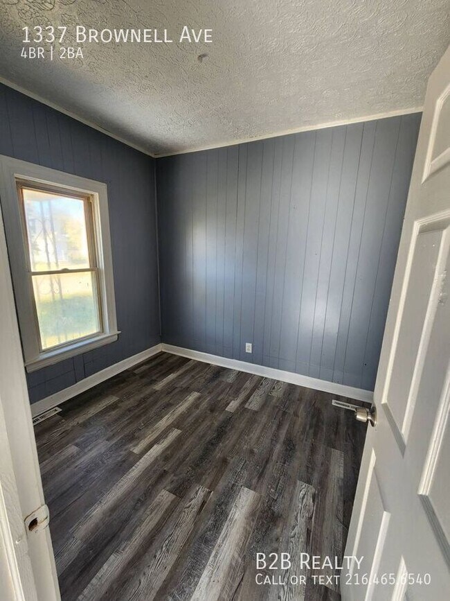 Foto del edificio - 1337 Brownell Ave