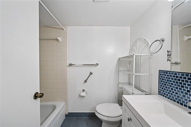 Foto del edificio - 5428 Larchmont Ct