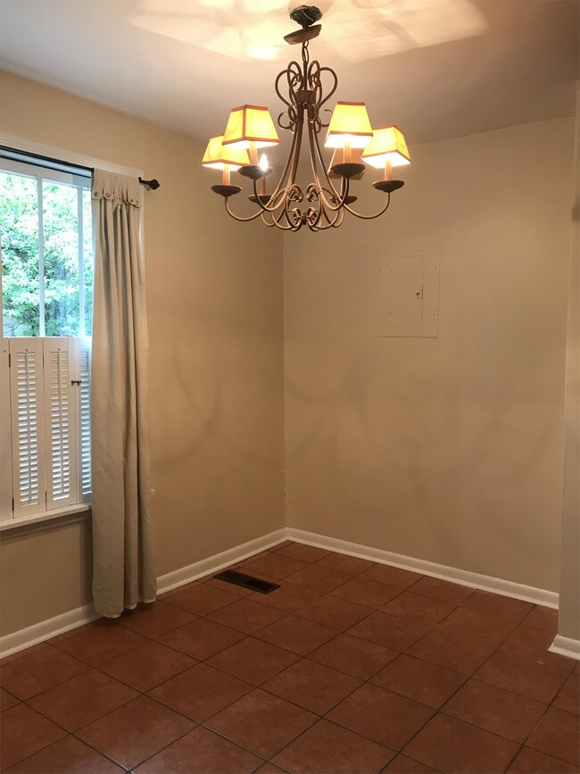 Building Photo - 205 Daly St