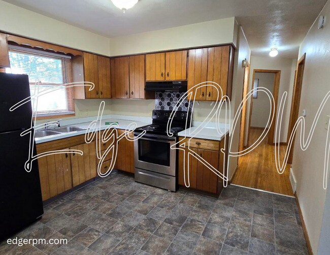 Foto del edificio - Now leasing for May 2026! 4 Bedroom 2 Bath...