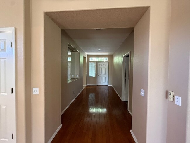 Building Photo - 9258 Crystal Falls Way