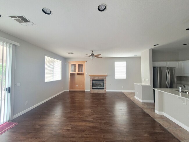 Foto del edificio - 7644 Pioneer Ranch Ave