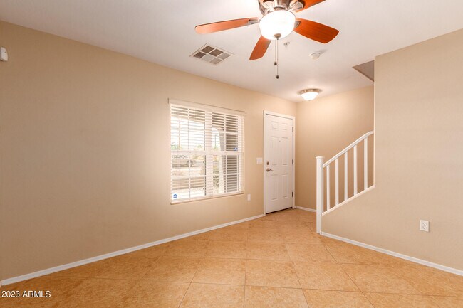 Building Photo - 2361 E Huntington Dr
