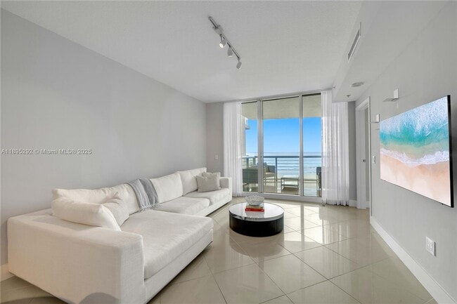 Foto del edificio - 3801 Collins Ave