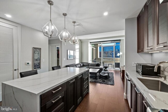 Building Photo - 1330 Lancaster St