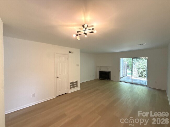 Foto del edificio - 6034 Heath Valley Rd