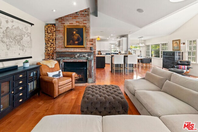 Building Photo - 3983 Sunswept Dr
