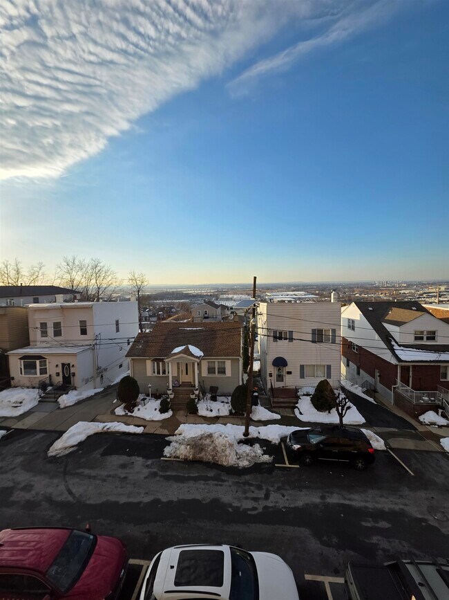 Foto del edificio - 8915 Bergenwood Ave