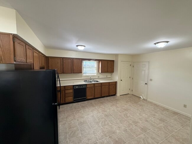 Building Photo - Old County Estates