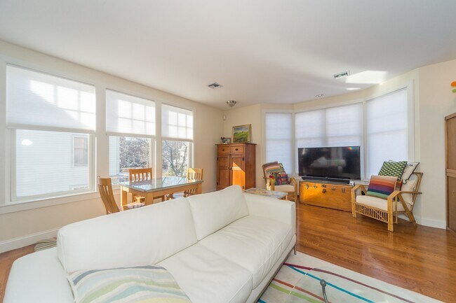 Foto del edificio - 53 Winslow Rd