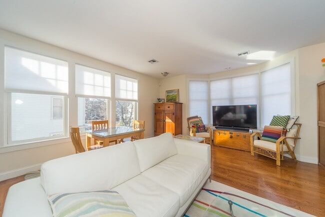 Building Photo - 53 Winslow Rd