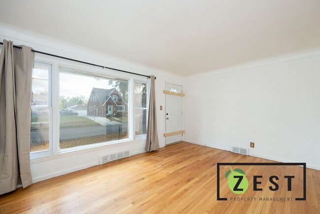 Building Photo - 2 BED 1 BATH SINGLE FAMILY HOME