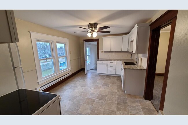 Kitchen - 86 Lighthouse Ct