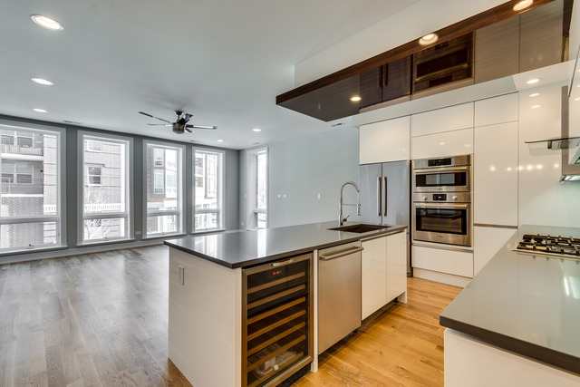 Building Photo - 1008 N Larrabee St