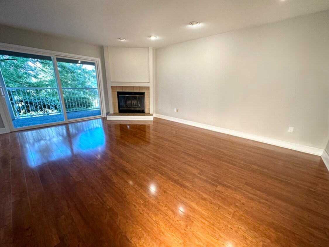 Living room - 2572 14th Ave W