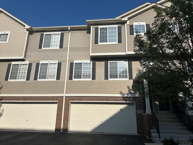 Foto del edificio - 1863 Indian Hill Ln