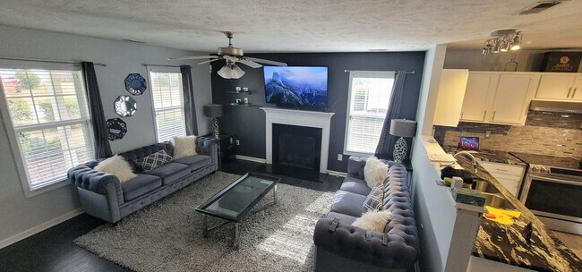 Foto del edificio - New Listing! Amazing 3 Bedroom, 2.5 Bath H...