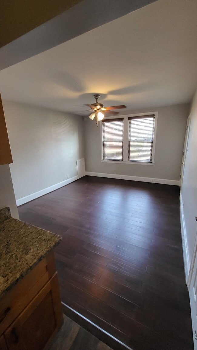 Building Photo - 1231 Penn St NE