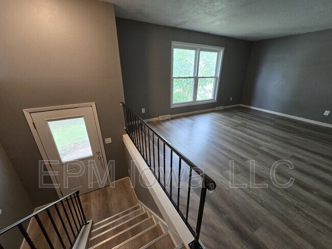 Foto del edificio - 1242 Edgewood Dr