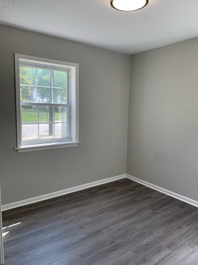 Bedroom - 55 Carver Ave