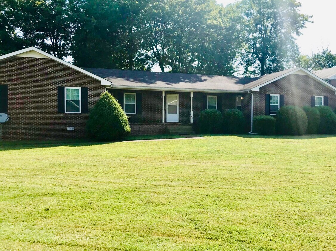 106 Jefferson St Unit A, Ashland City, TN 37015 Apartments in Ashland