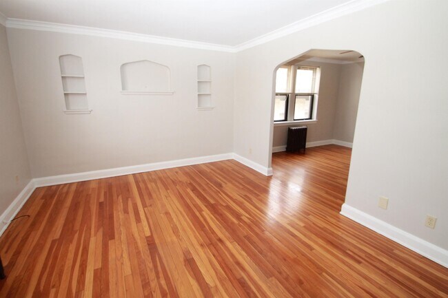 Foto del edificio - 2705 Broadway Ave