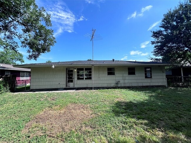 Building Photo - 5742 Flamingo Dr