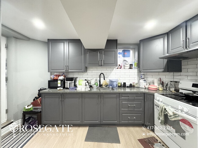 Building Photo - Spacious 2-Bedroom Unit in Brampton | 1,000 sq ft + Parking