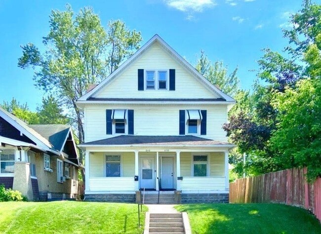 Building Photo - 850 Thomas Ave W