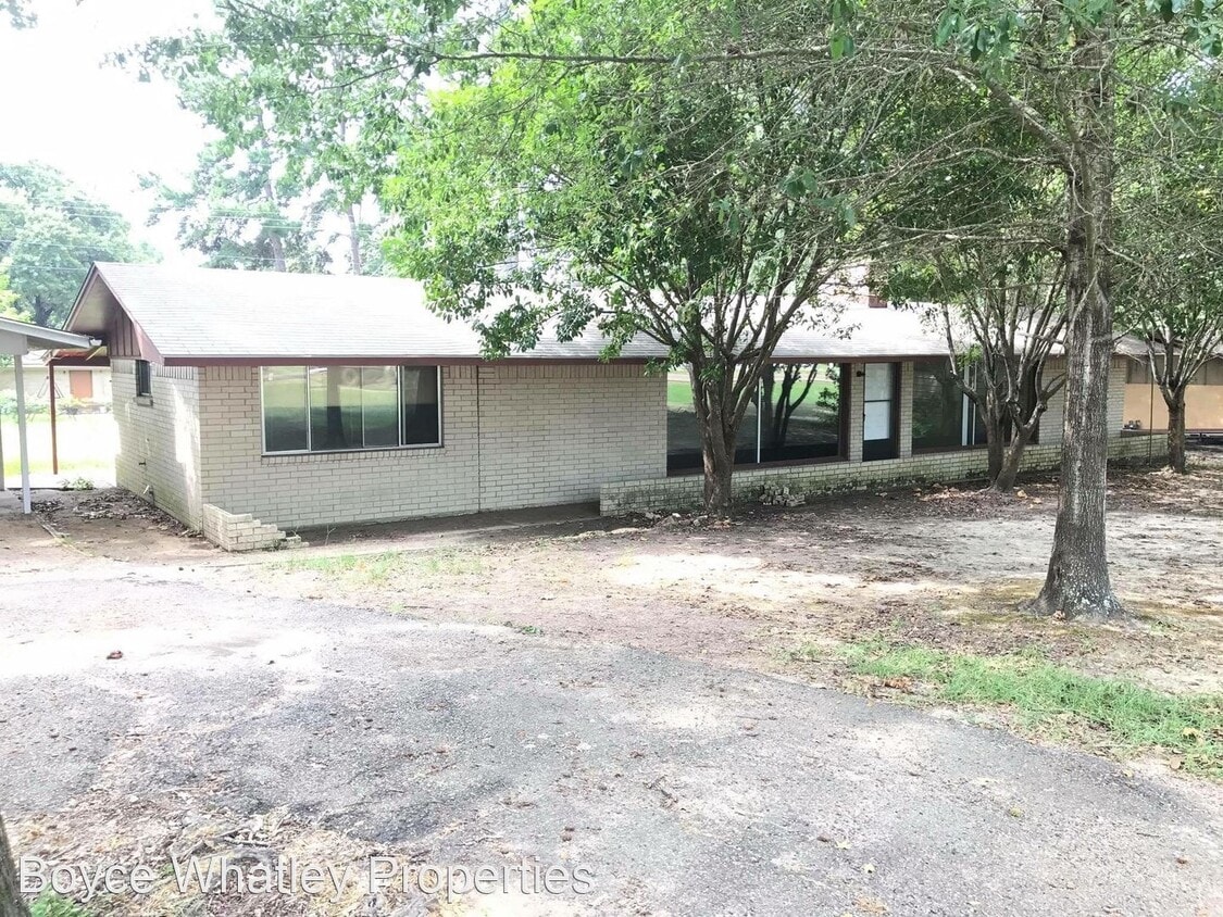 Primary Photo - 4 br, 2 bath House - 822 US-59 N