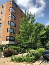 Building Photo - 525 W Aldine Ave