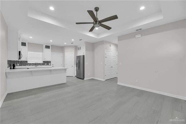 Kitchen & family room - 1602 Playa Dr