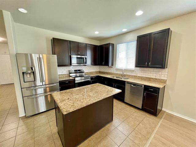Foto del edificio - 3011 Whispering Pine Blvd