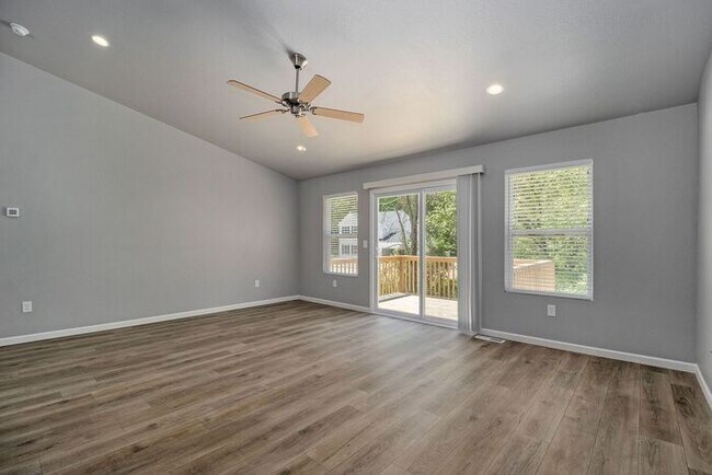 Foto del edificio - 480 Willow Creek Dr