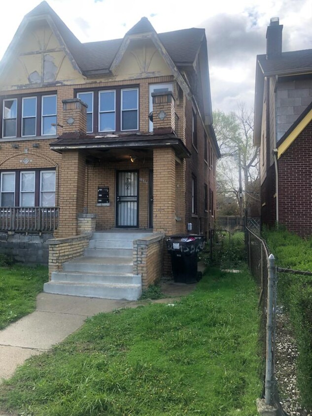2 Bedroom Upper - 3245 Pasadena St