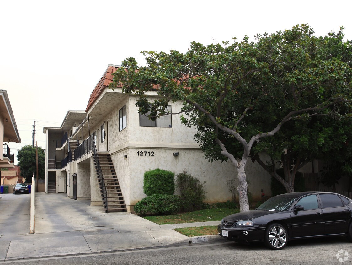 Primary Photo - 12712 Cranbrook Ave