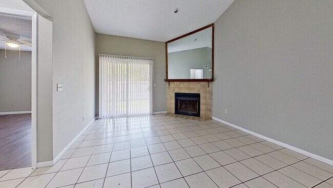 Foto del edificio - Renovated 2Bed/2Bath Patio Home - Jefferson Square in Orange Park