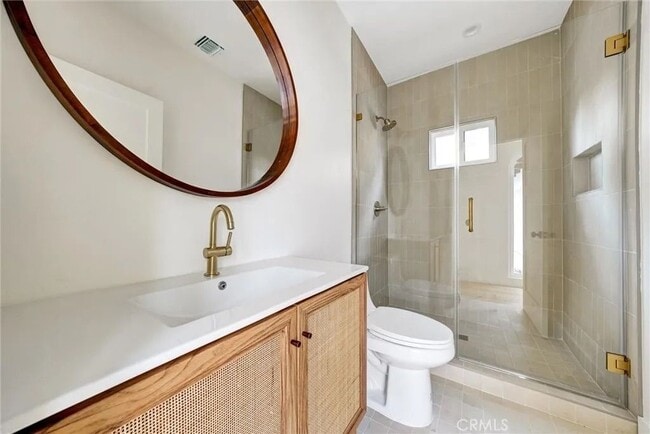 Building Photo - 1569 Wesley Ave