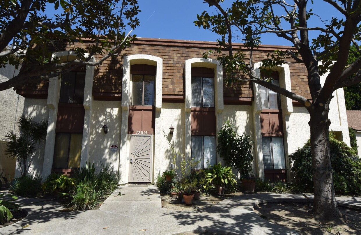 Foto principal - 12015 Burbank Blvd