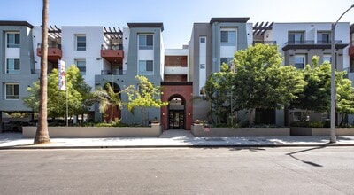 Exterior - Park Encino