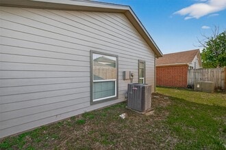 Building Photo - 6619 Misty Dale Dr