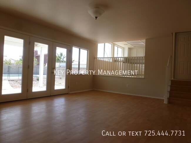 Building Photo - 4 BEDROOM HOME W/ POOL, RV PARKING AND HUG...