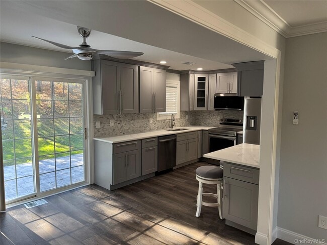 Building Photo - 16 Huntington Commons